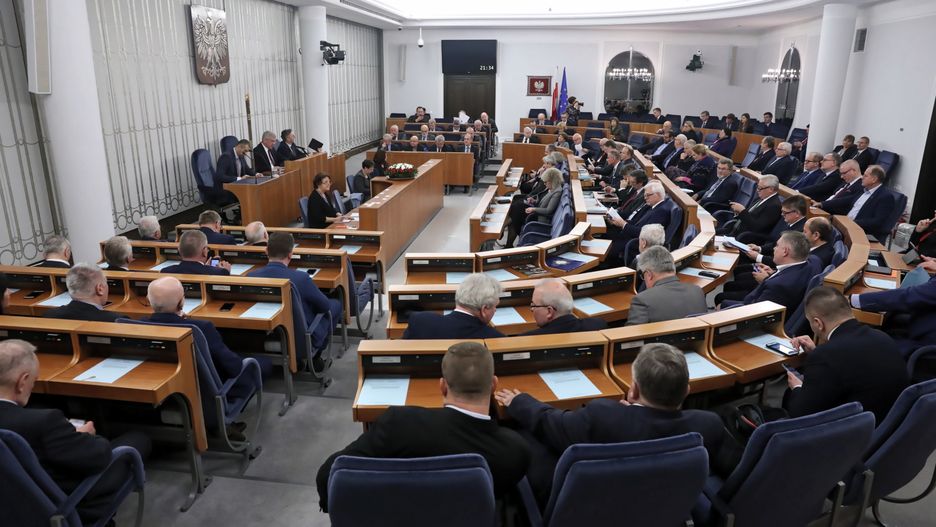 Nowela przyjęta przez Senat obniża akcyzę na energię elektryczną i zmienia stawki opłaty przejściowej