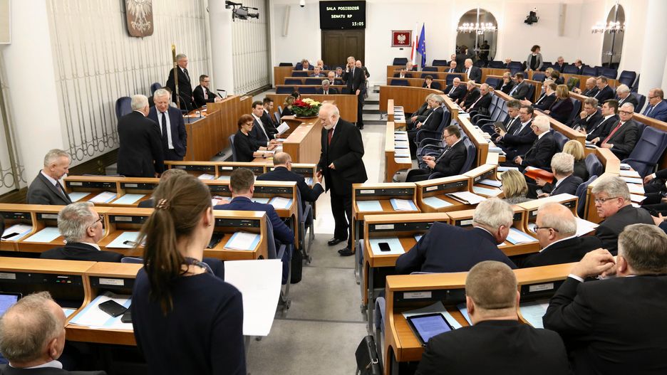 Senatorowie obradują na prezydencka ustawą o KRS