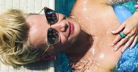Małgorzata Kożuchowska chłodzi swoje boskie ciało w basenie! Widok gwiazdy w seksownym bikini to prawdziwy rarytas!