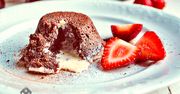 Waniliowo-czekoladowy lava cake. Pomysł na pyszny deser