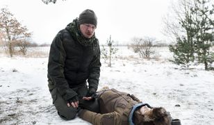 "W rytmie serca" odc. 7 - Eryk Lubos w roli nieustraszonego komandosa