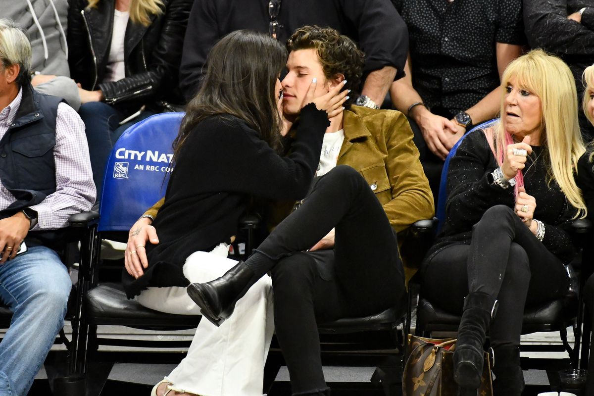 Camila Cabello i Shawn Mendes na meczu NBA. Zaczęli ostentacyjnie się całować
