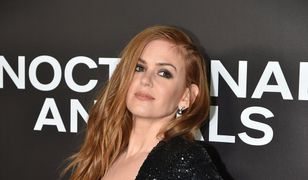 "Rajska plaża": Isla Fisher podkreśliła seksowny dekolt