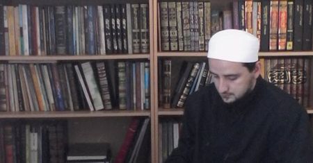 Uznał teorię ewolucji. Muzułmanie nie darowali imamowi
