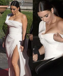 Kim Kardashian znów w za ciasnych ubraniach. Wpadka?