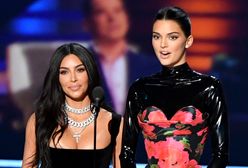 Kim Kardashian i Kendall Jenner wyśmiane na scenie