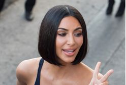 Kim Kardashian pokazała się w skąpym bikini. Internauci zauważyli jeden szczegół