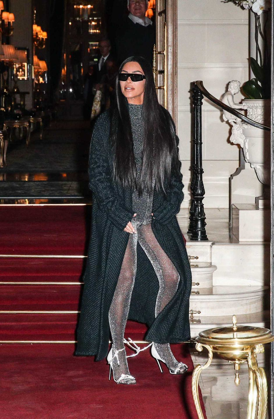 Kim Kardashian w samych rajstopach i body