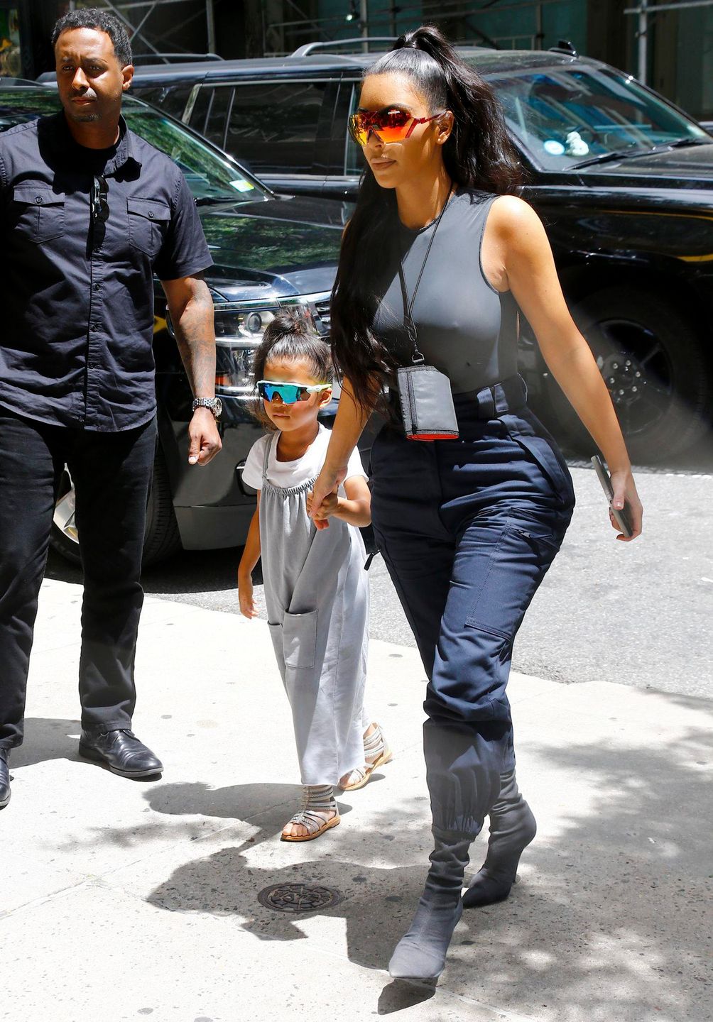 Kim Kardashian i Kanye West z North i Saintem na zakupach