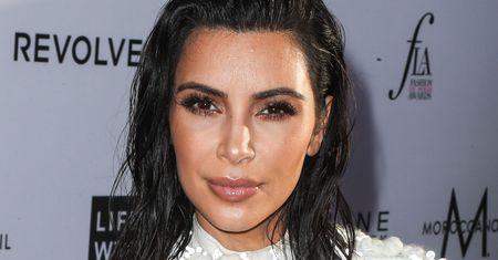Kim Kardashian w białej "naked dress"