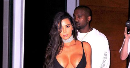 Kim Kardashian: czy ona ma na sobie sukienkę?