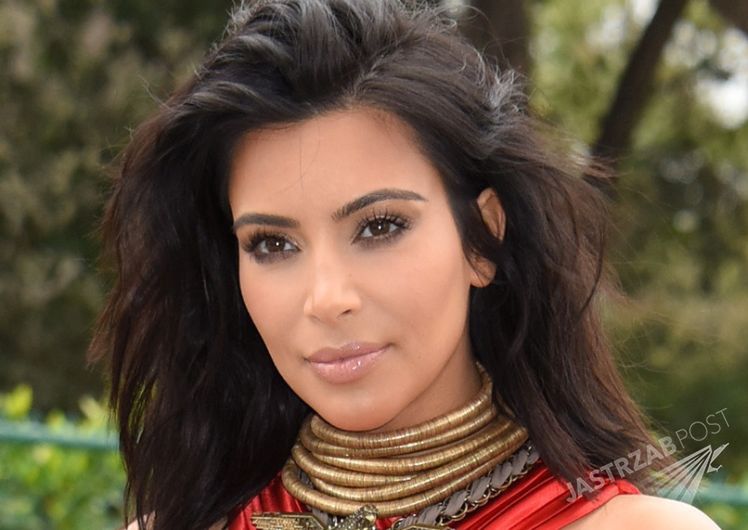 Kim Kardashian znów się rozbiera i pokazuje zmiany na skórze