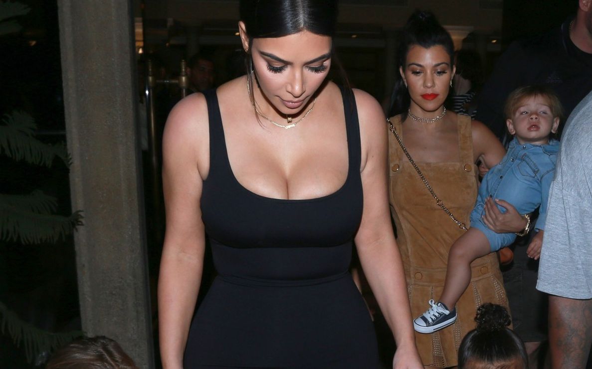Kim Kardashian w bardzo obcisłej sukience