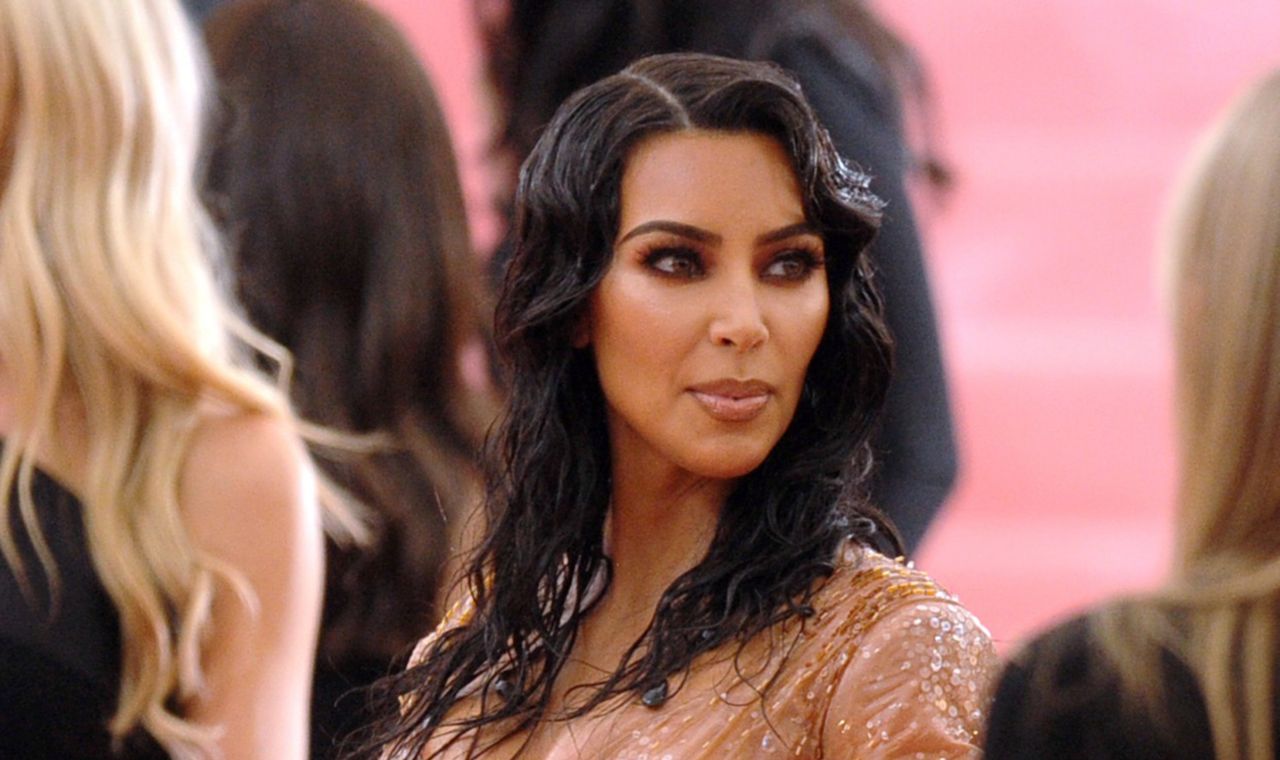 Kim Kardashian West poświęciła wiele dla urody. W tej stylizacji nie mogła iść do łazienki
