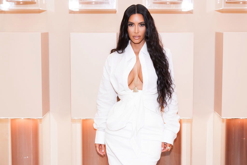 Kim Kardashian na kolejnej diecie. Perfekcyjną talię zawdzięcza tym produktom