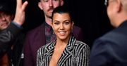 Kourtney Kardashian: w balowej sukni gotuje herbatę