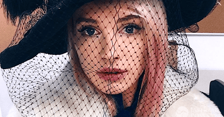 Maffashion dostała rolę w serialu! Pokazała zdjęcia z planu. Co za stylizacje!