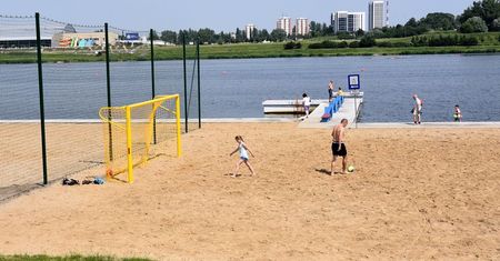 Ratownicy na miejskich plażach pojawią się wcześniej niż zwykle