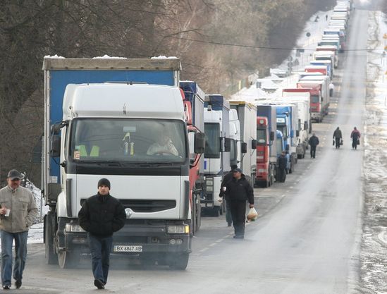 Tysiące tirów na granicy