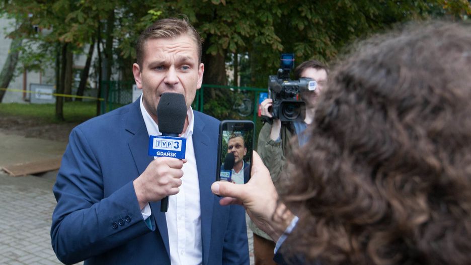 Łukasz Sitek przygotowywał dla TVP Info sondy uliczne
