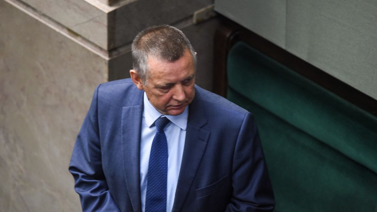 Dyrektorzy MF i KAS ostrzegali premiera ws. Banasia