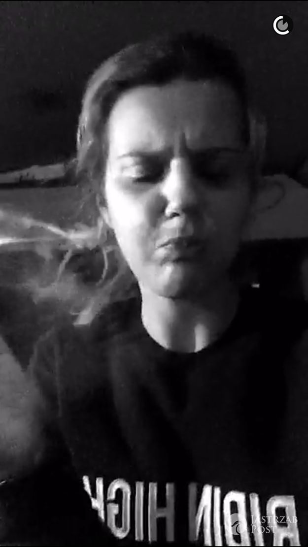 Zosia Zborowska na Snapchacie pali papierosy