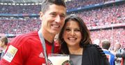 Anna i Robert Lewandowscy wspólnie świętowali wczorajszy sukces. Piłkarz oblał piwem kolegę  [WIDEO]