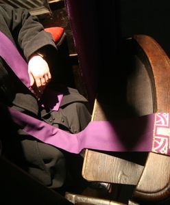 Skazany za pedofilię ksiądz już nie mieszka obok szkoły. Przeniesiono go do klasztoru