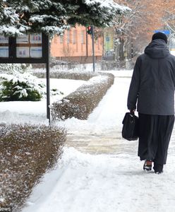 Jedna koperta to za mało. Tutaj proboszcz oczekuje dwóch ofiar