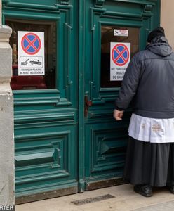 Polacy chętnie dają datki po kolędzie. Mniej niż sto złotych w kopercie