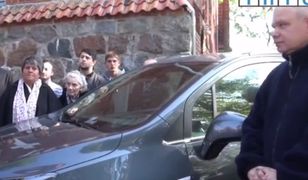 Parafianie przeciw księdzu. Są tak źli, że zamknęli kościół na łańcuch