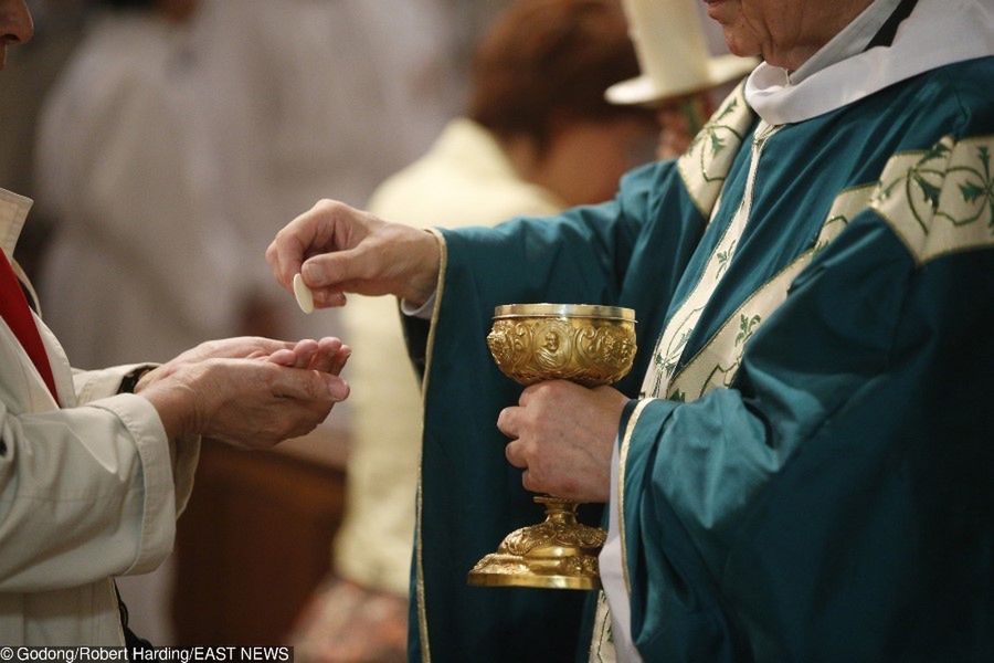 Catholic Mass, Eucharist, Villemomble, Seine-Saint-Denis, France, Europe 