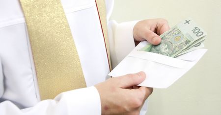 Kolęda 2020. Ile dać księdzu jako ofiarę? [NASZE BADANIE]