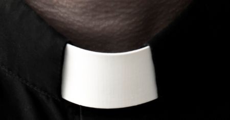 Był molestowany przez księdza. Domaga się wysokiej rekompensaty