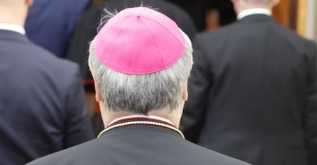 Badanie dla WP: Polacy chcą, by księża pedofile porzucili stan kapłański