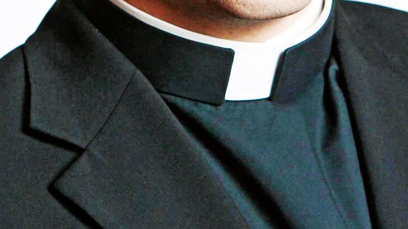 Ksiądz wysyłał zdjęcia pornograficzne swoim uczniom. Przyznał się do winy