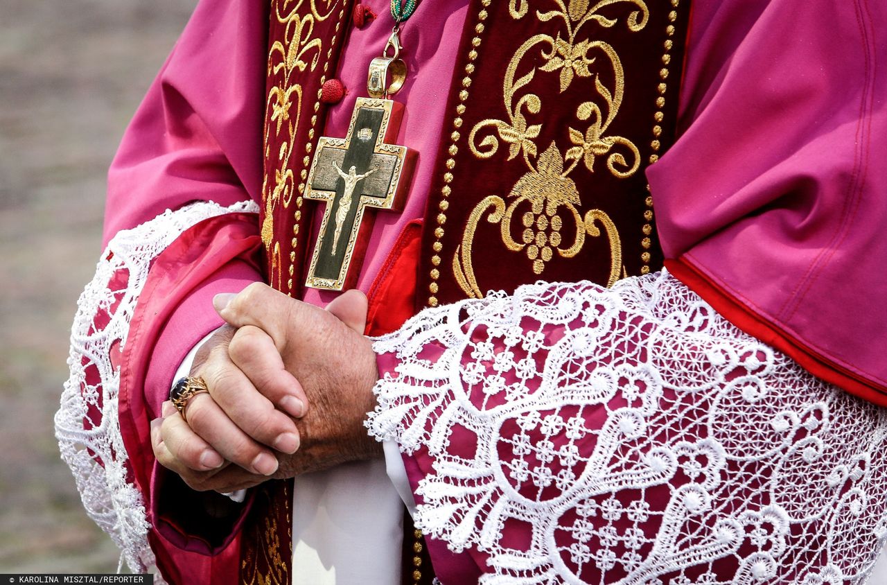 Fałszywy ksiądz zdemaskowany. Z cudzoziemców robił zakonników