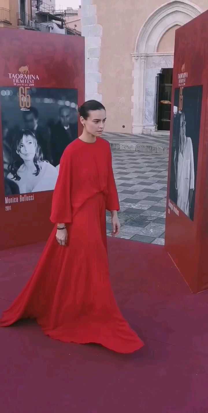 Kasia Smutniak w sukni Valentino