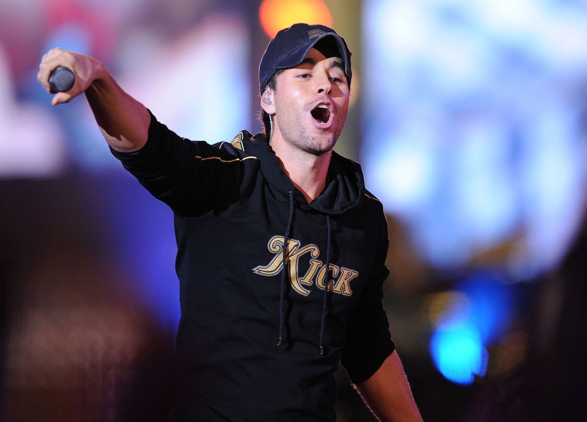 Enrique Iglesias ogląda z rodziną mundial. Dzieci piosenkarza są przeurocze!