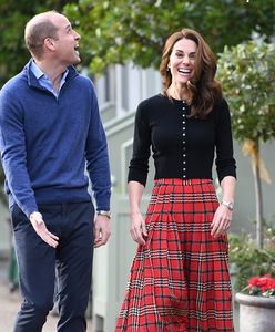 Księżna Kate na przyjęciu w pałacu Kensington. Obsypano ją sztucznym śniegiem