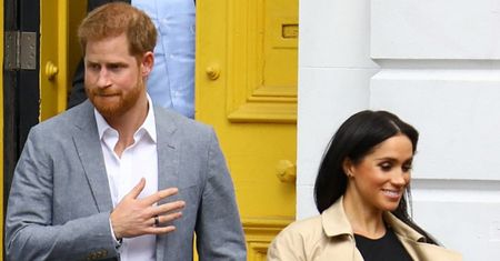 Książę Harry nosi czarny pierścień. W środku kryje niezwykły gadżet
