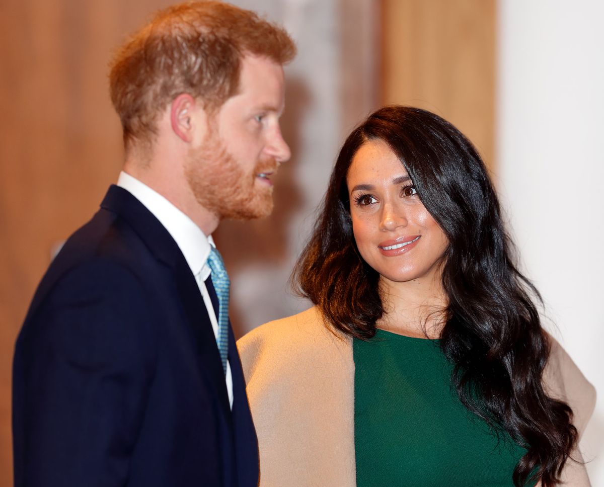 Książę Harry i księżna Meghan opuszczają rodzinę królewską. Jak doszło do publikacji oświadczenia?