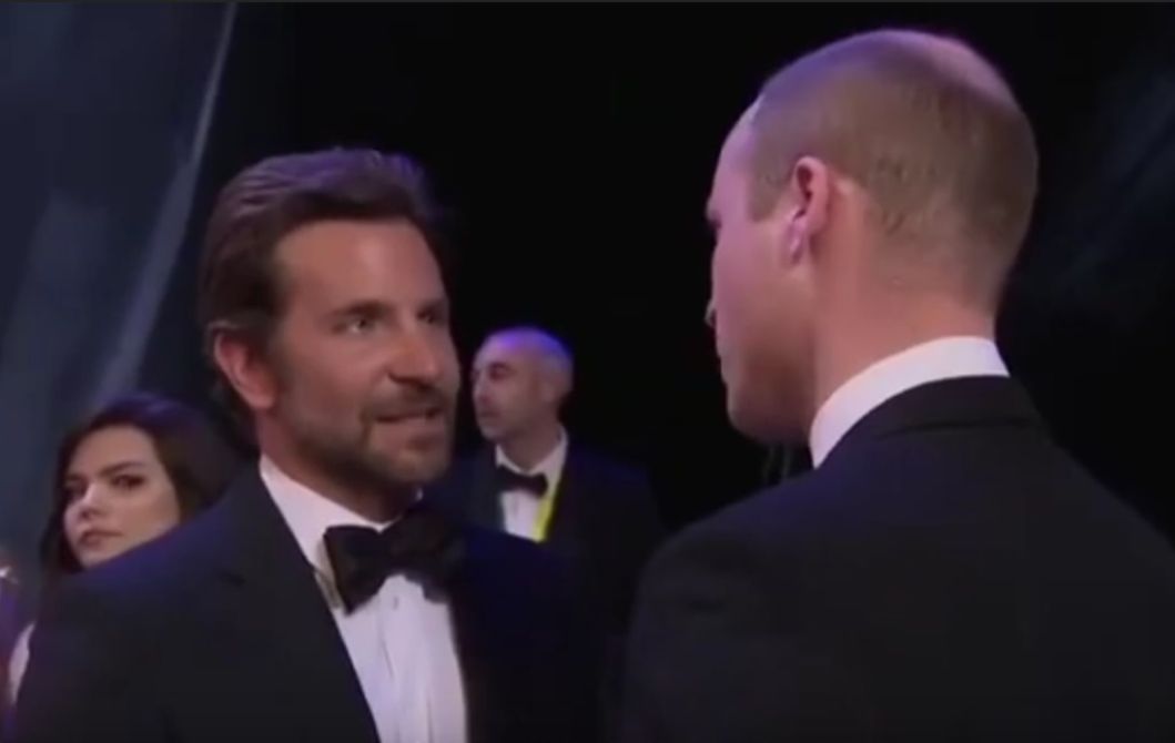 Bradlej Cooper i książę William podczas gali BAFTA 2019