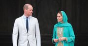 Kate i William w meczecie w Pakistanie. Zwróćcie uwagę na ich stopy