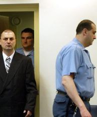 18 lat więzienia za morderstwa i gwałty