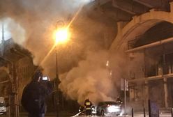 Pożar auta pod mostem Poniatowskiego. Zapłonęła komora silnika