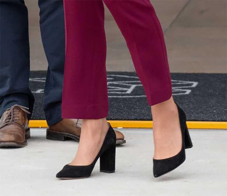 Księżna Kate wybrała wygodne buty na obcasie