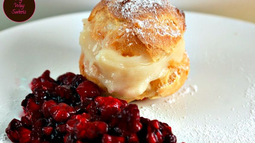 Ptysie z sosem malinowym