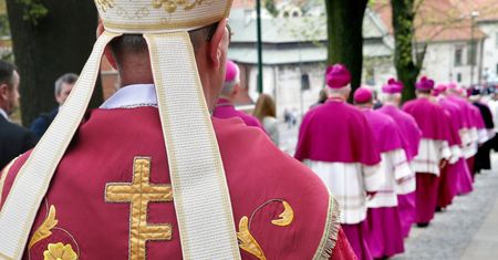 Pedofilia w Kościele. "Potrzebna jest komisja śledcza" [BADANIE]