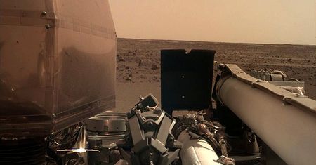 NASA naprawiła łazik marsjański, każąc mu walnąć się łopatą